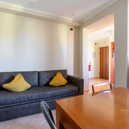 Crosti Apartment *