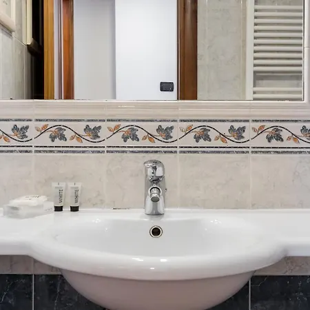 Crosti Apartment